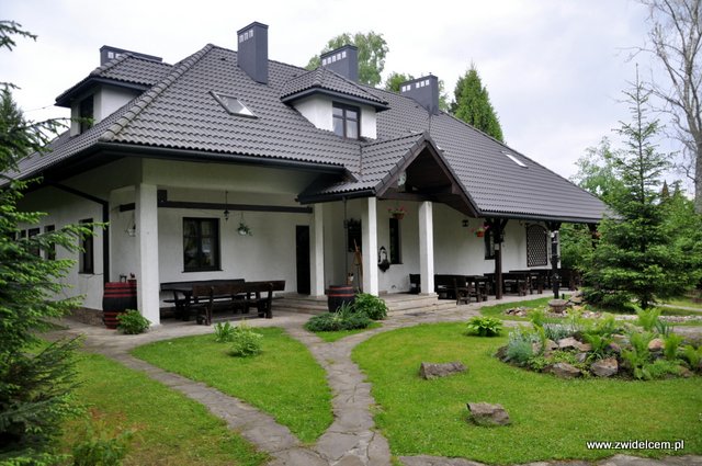 Czarna - Zajazd pod Czarnym Kogutem - z zewnątrz