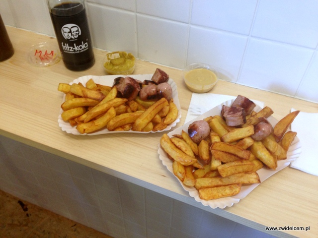 Kraków - Omom - frytki, kiełbaska, sosy